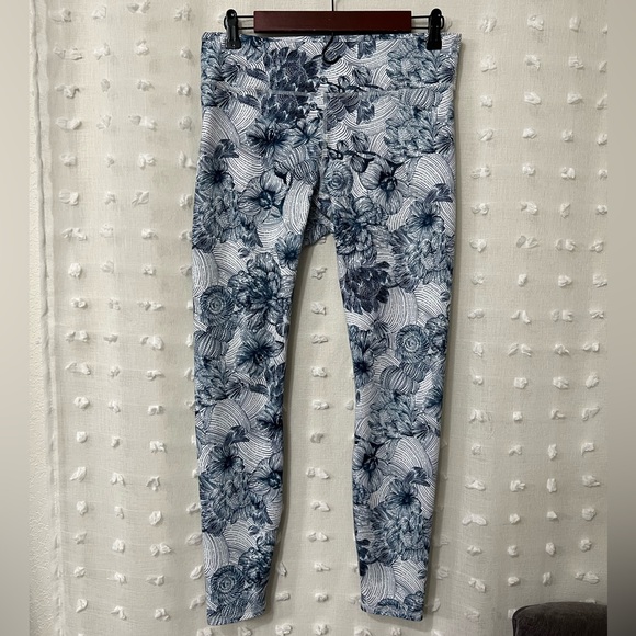Fabletics Leggings - blue and white floral - Picture 2 of 6